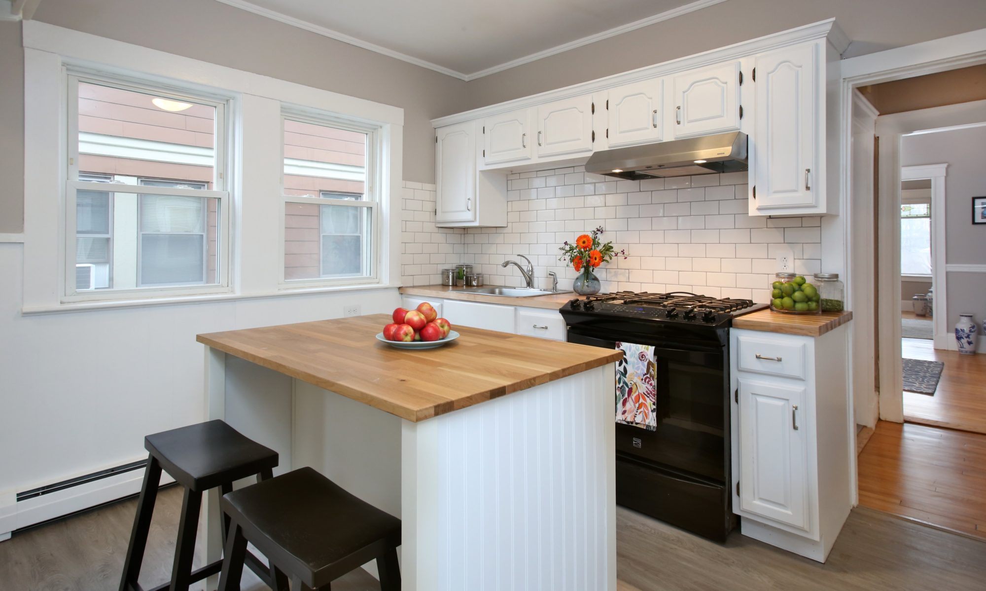 cropped-5_Benton-Road__5BentonSt1Kitchen_474692.jpg