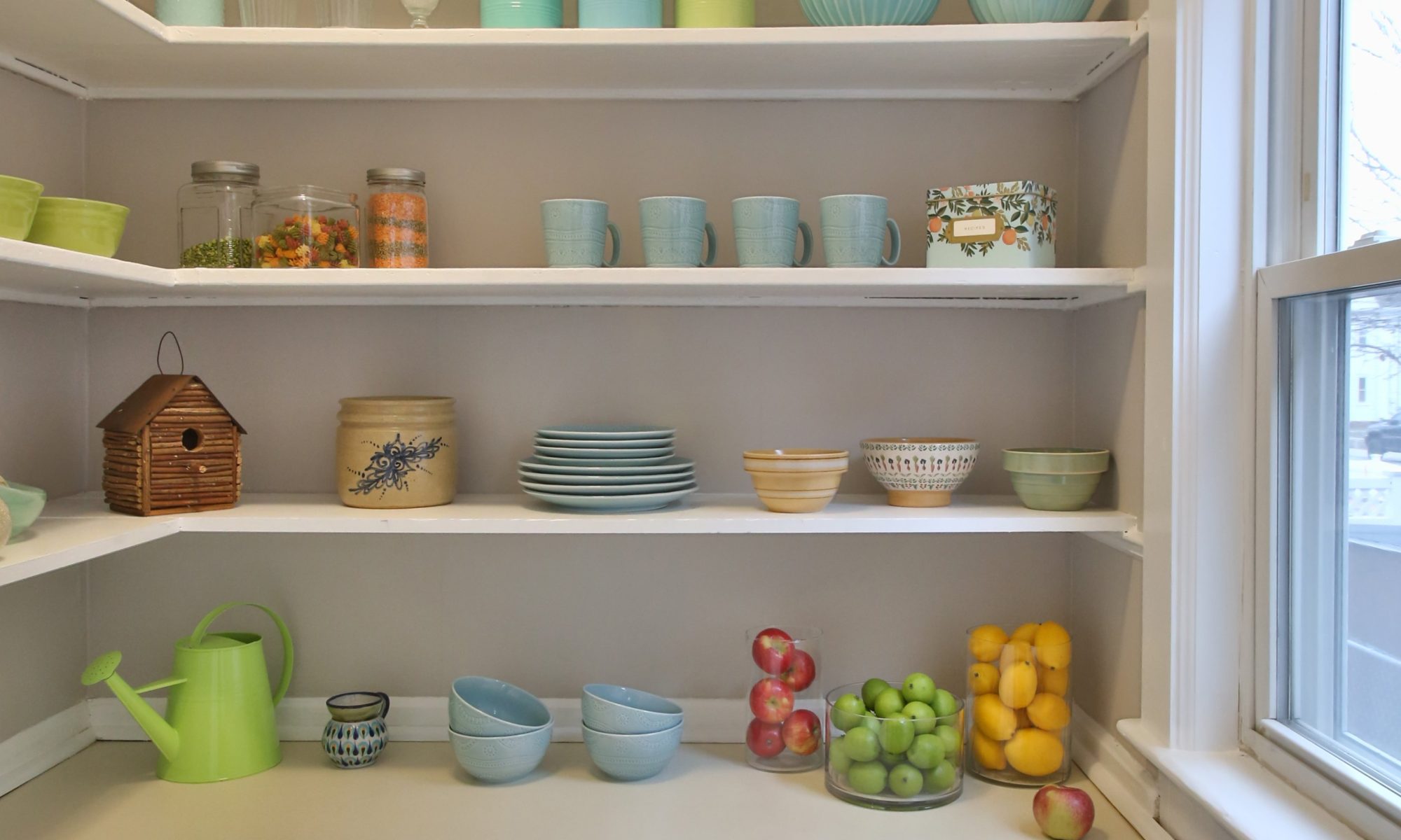 cropped-5_Benton-Road__5BentonSt1Pantry_474694.jpg