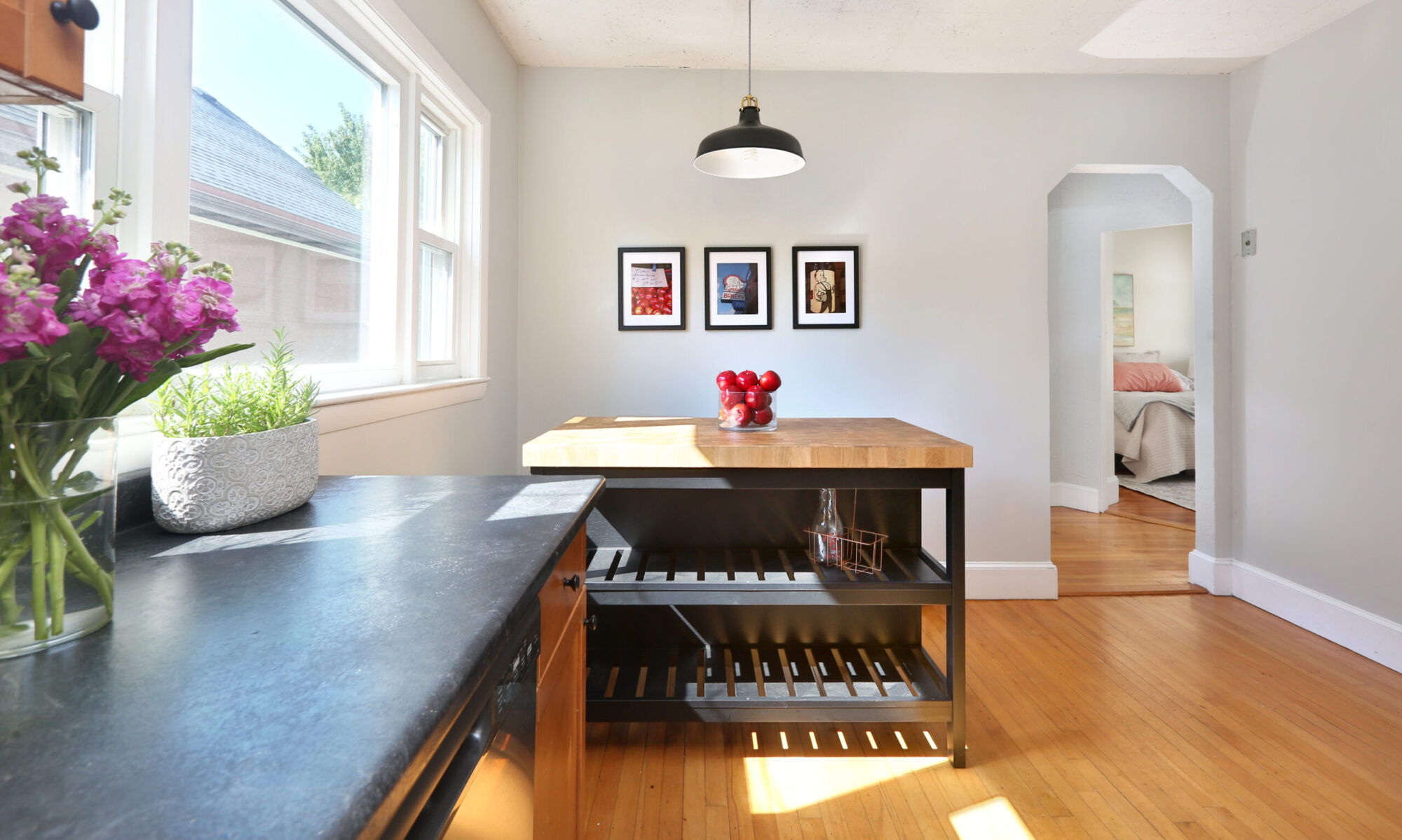 cropped-5_Brenton-Road__5BentonRdKitchen3_765335-scaled-1.jpg